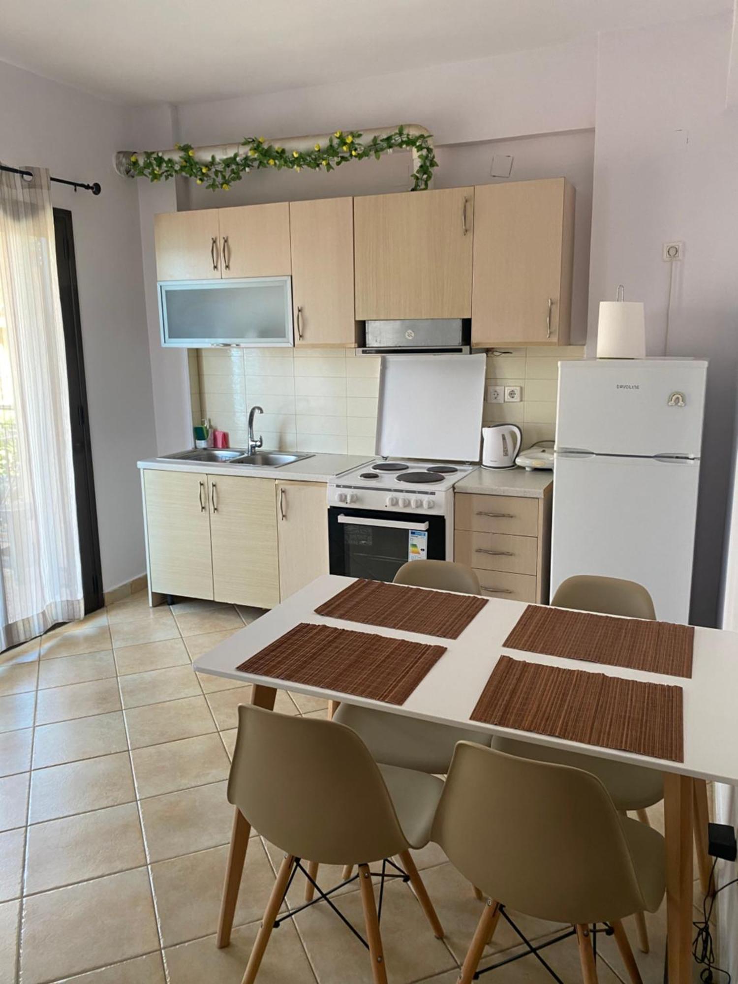 Alexis Apartments Pylos Exterior photo