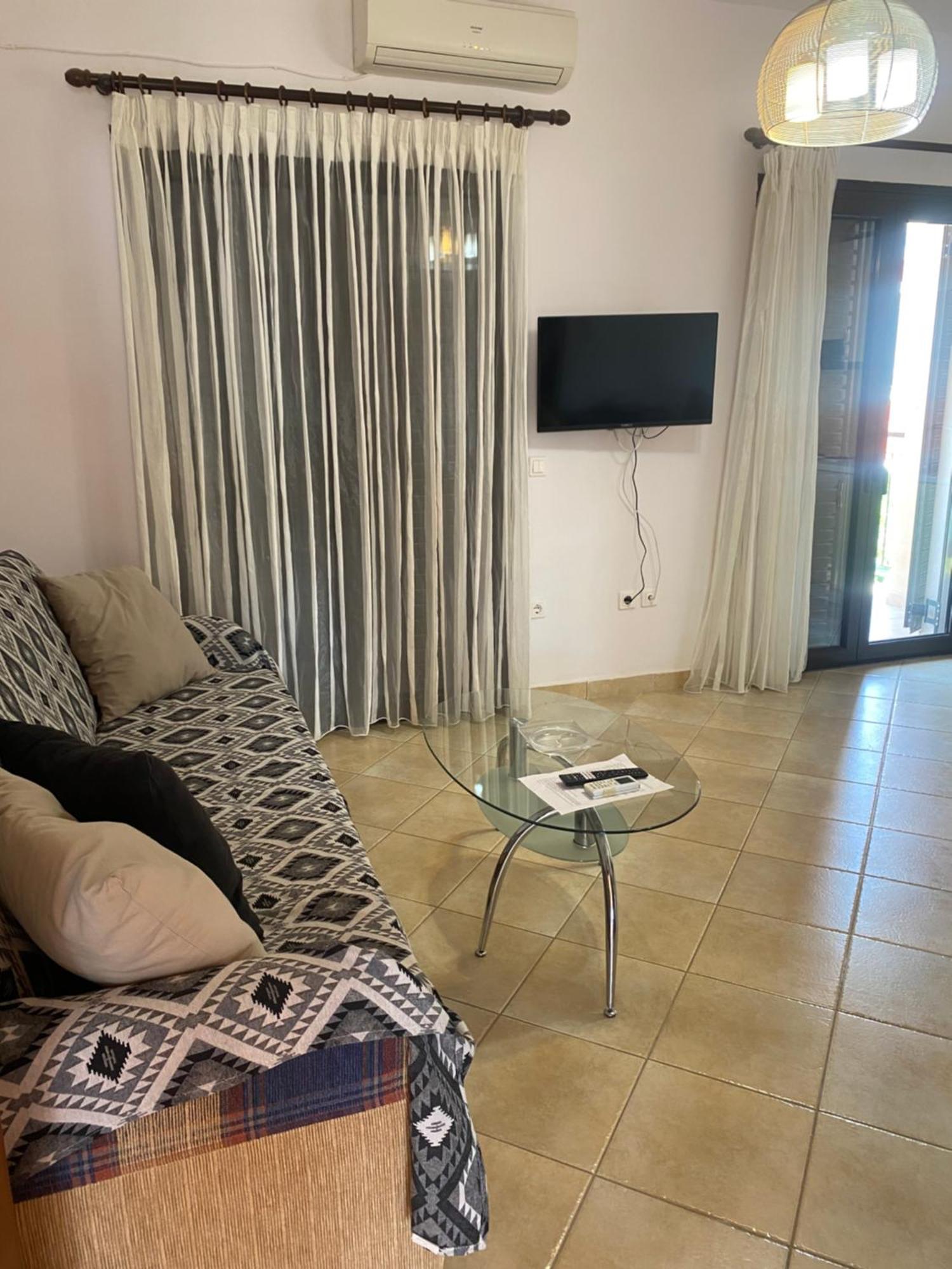 Alexis Apartments Pylos Exterior photo